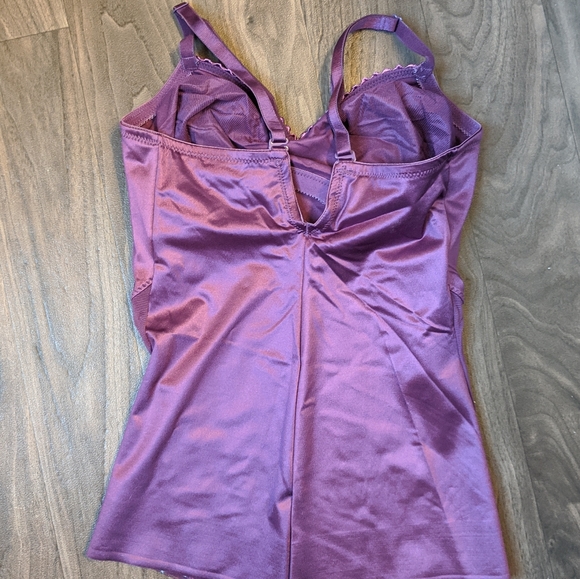 Ruby ribbon light support Cami - Picture 2 of 5